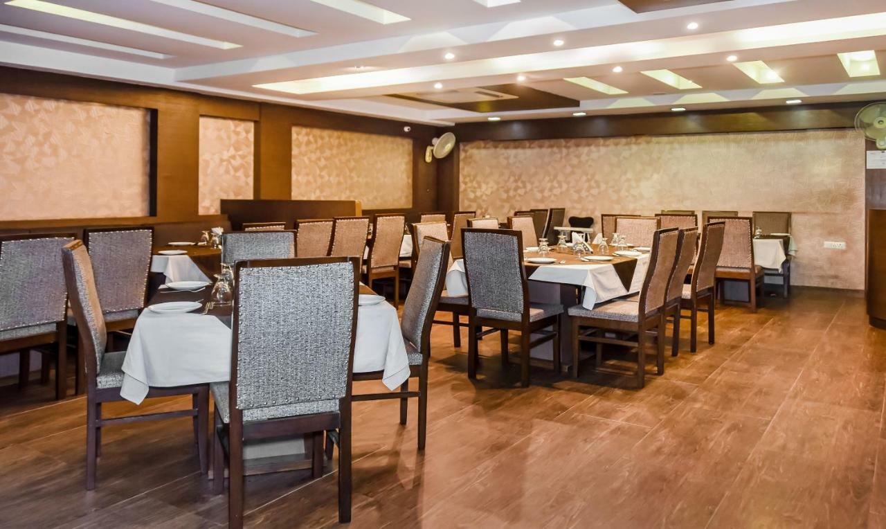 Treebo Red Petal Jalandhar Hotel Bagian luar foto
