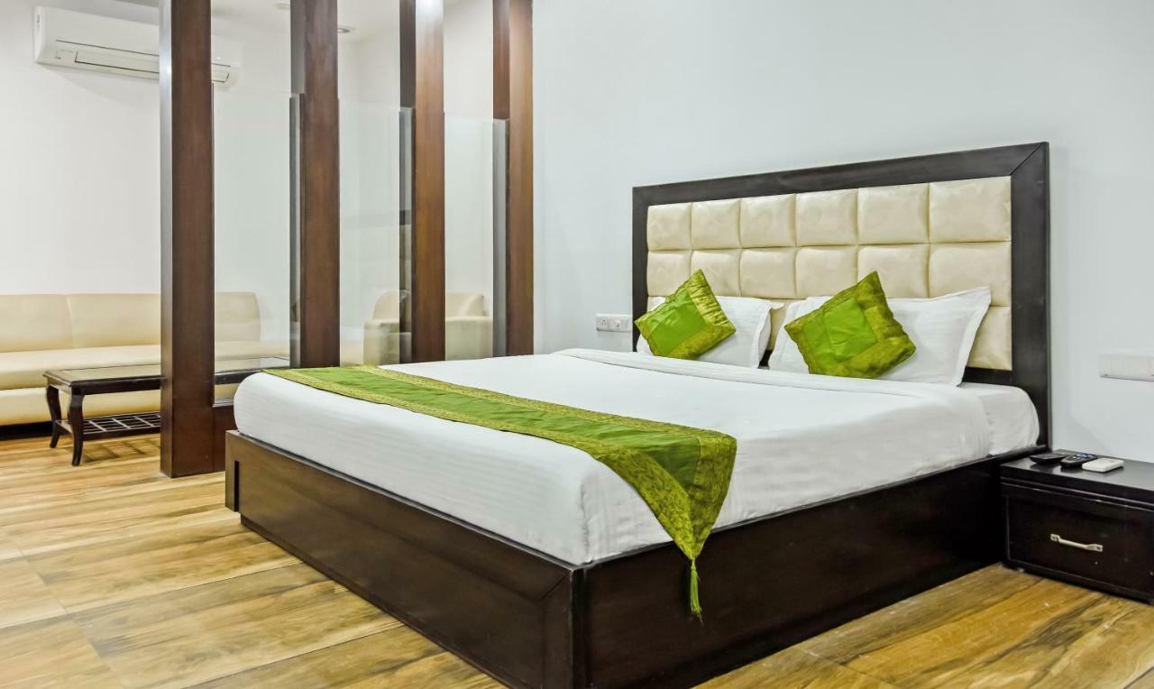 Treebo Red Petal Jalandhar Hotel Bagian luar foto